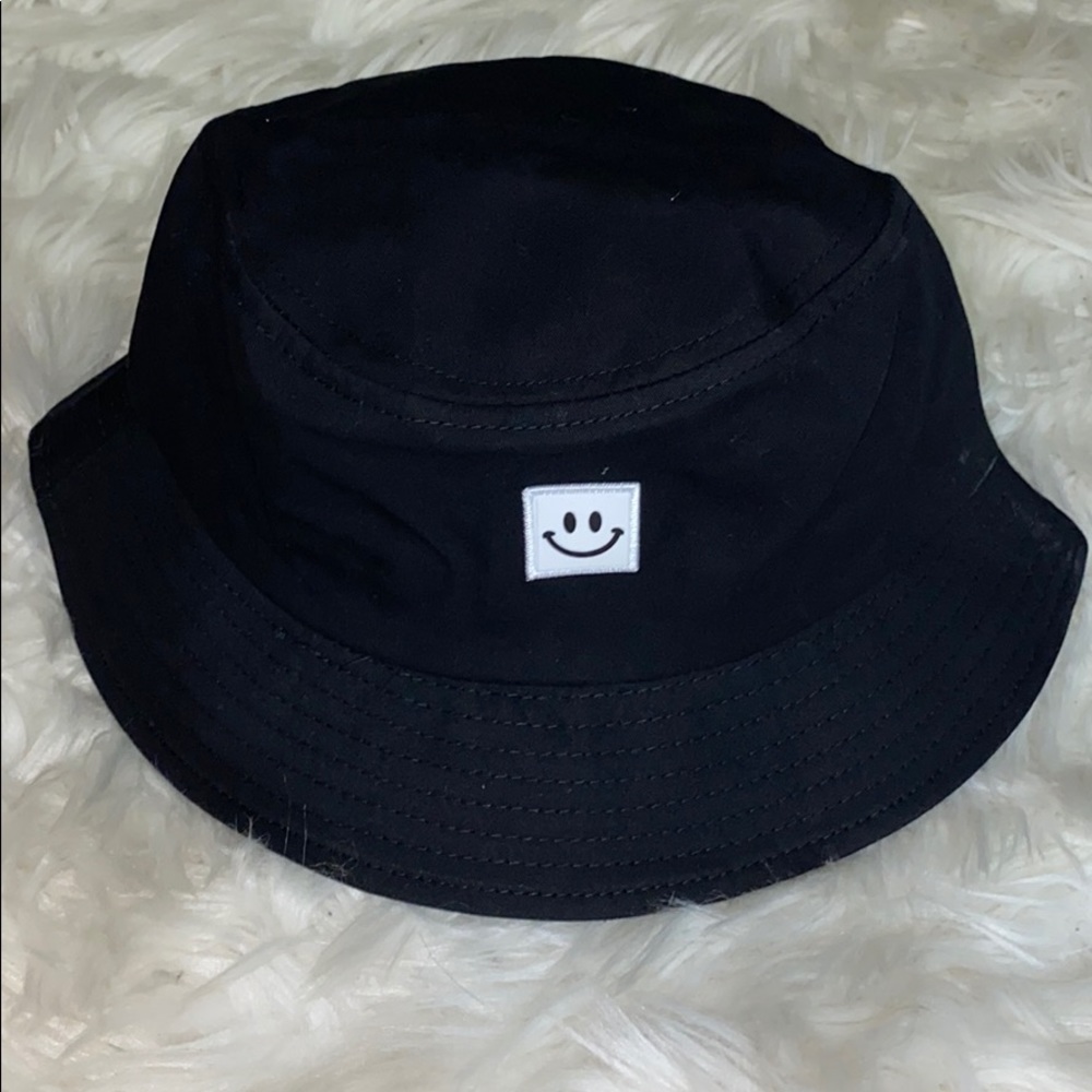 Bucket hat